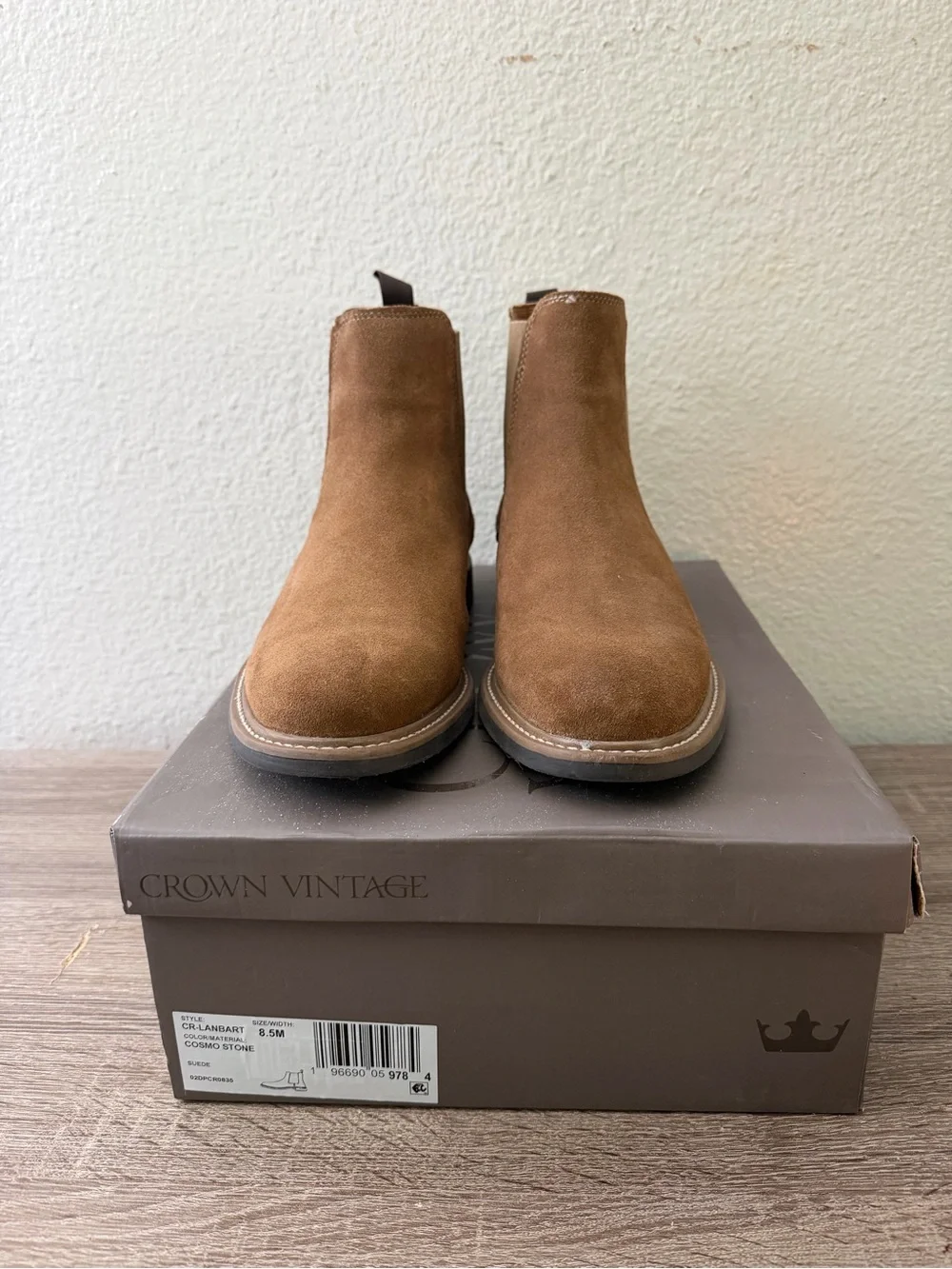 Crown Vintage Men's Suede Chukka Boots in Brown